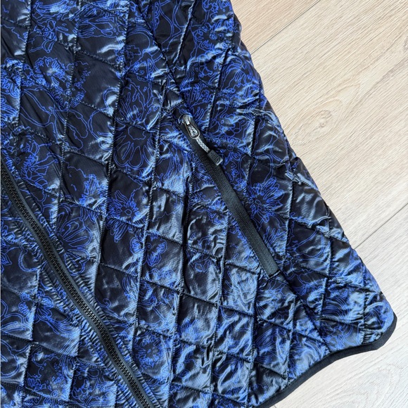 North Face Black with Blue flowers Thermoball Vest - Picture 3 of 4